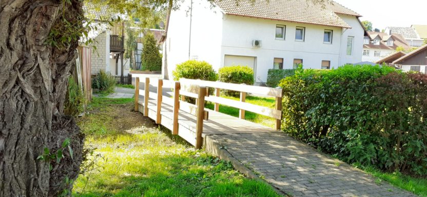 restaurierte Brücke über die Mittlau